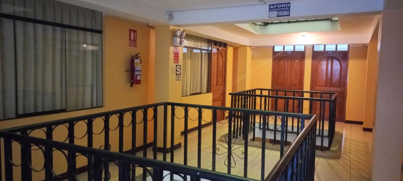 Hospedaje Santa Cruz II Sicuani ภายนอก รูปภาพ